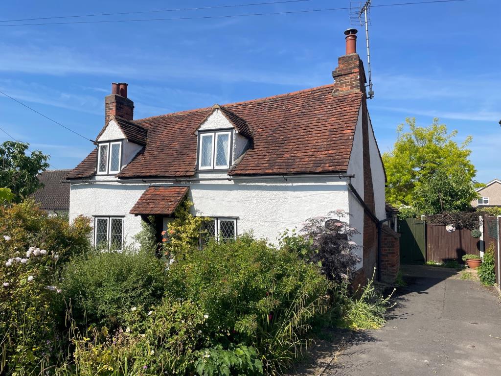 Lot: 36 - DETACHED TWO-BEDROOM COTTAGE IN POPULAR RESIDENTIAL LOCATION - view from the road of Rose Cottage with parking